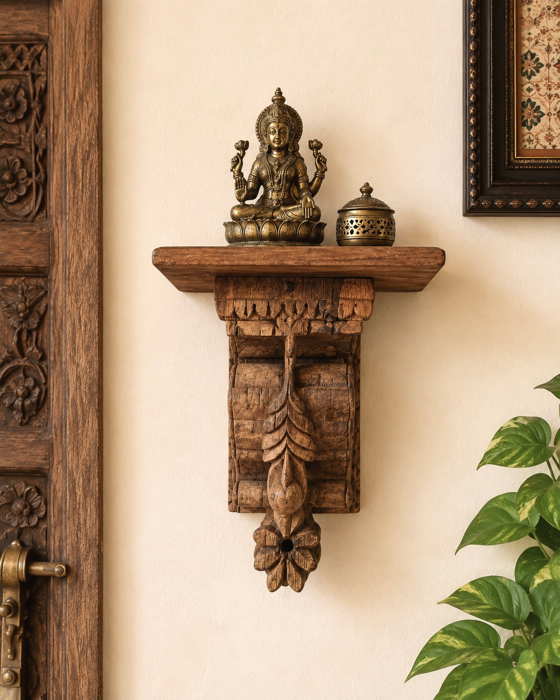 carved floral wall shelf / vintage wall bracket
