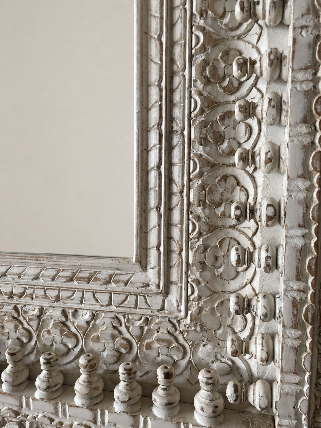 horizontal spindle detailing wall hanging mirror frame