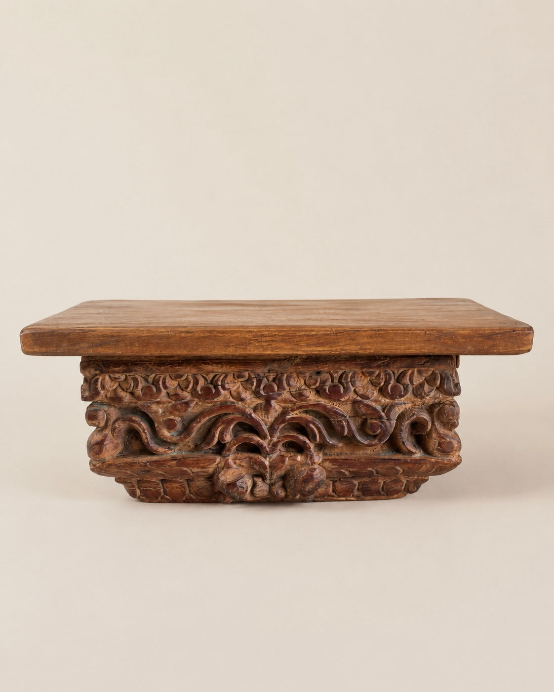 antique-style carved wooden shelf / bracket