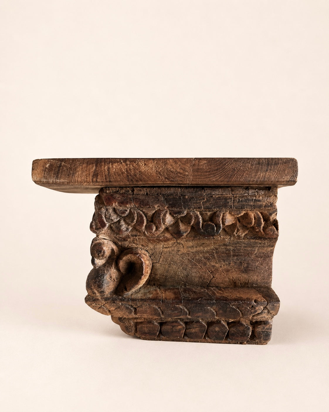 antique-style carved wooden shelf / bracket